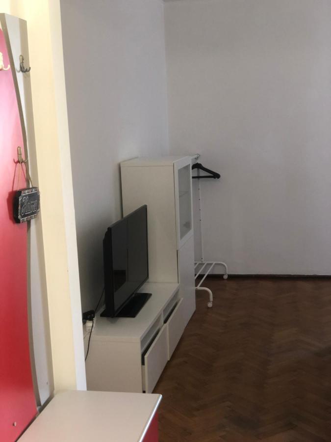 Lovely 1 Bedroom Apartment Close To Old Town Бухарест Экстерьер фото